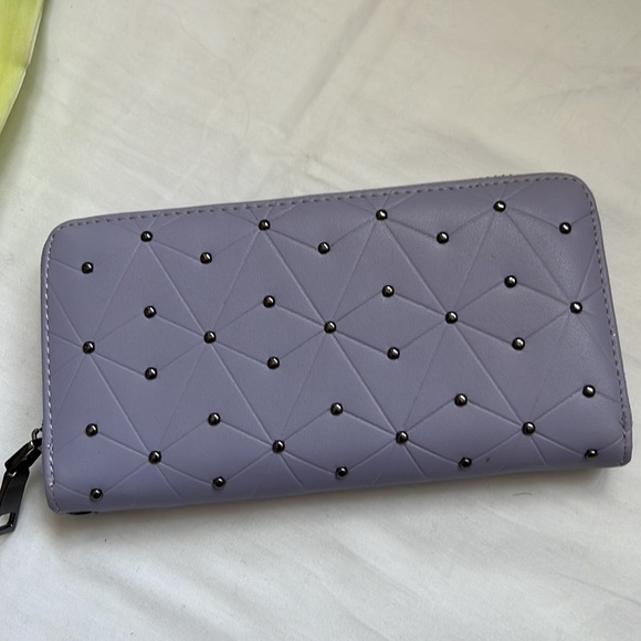 ⭐️QUILT Zip Wallet Wristlet Clutch with Studs⭐️ - Picture 2 of 5